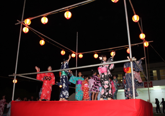 納涼まつりの盆踊り